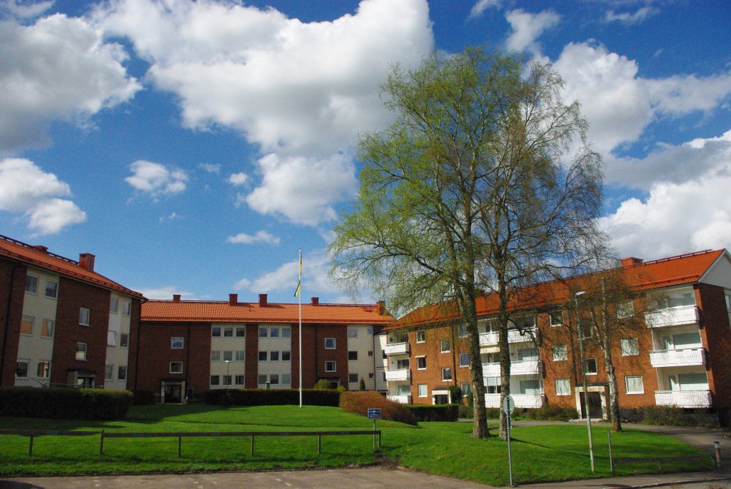 Innergård, hus och parkering sett från Högalidsgatan